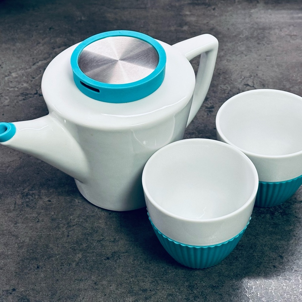 VIVA Scandinavia DAVIDsTea white porcelain & silicone infusion teapot & cups set